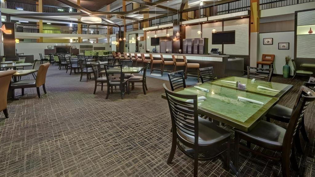 Clarion Hotel & Suites Conference Center Memphis Airport Екстер'єр фото