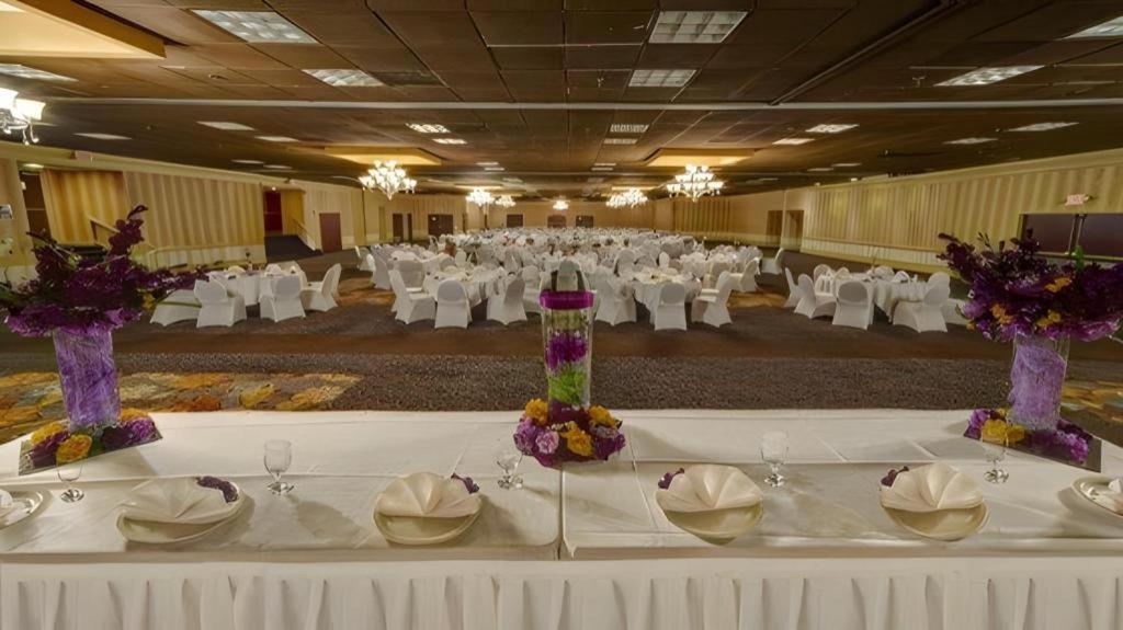 Clarion Hotel & Suites Conference Center Memphis Airport Екстер'єр фото